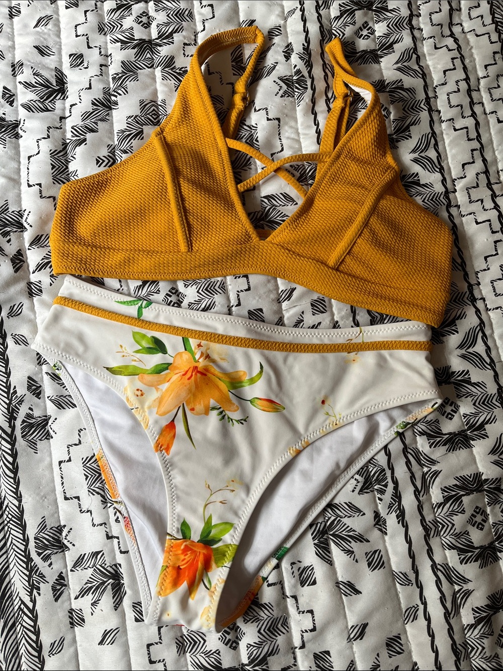 Cupshe Floral Bikini Size L